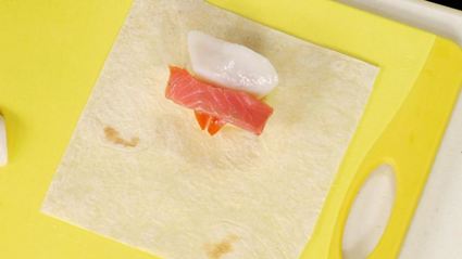 конвертики с гребешками, семгой и сыром