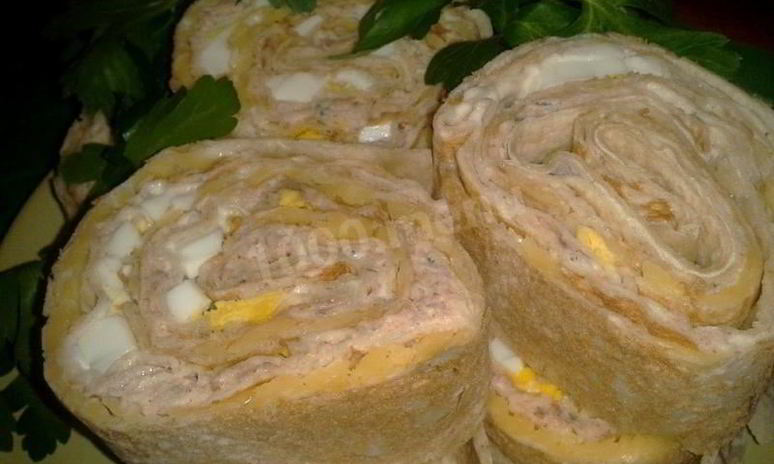 Рецепт фаршированного лаваша с рыбой, сыром, чесноком, зеленью