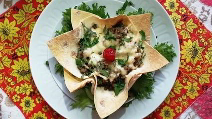 греча с печенью в корзинке из лаваша