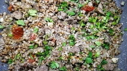 греча с печенью в корзинке из лаваша