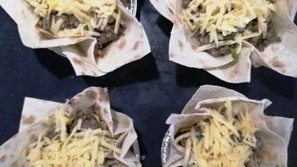 греча с печенью в корзинке из лаваша