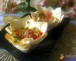 Корзиночки из лаваша с беконом, сыром и сладкой паприкой