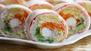 Лаваш с корейской морковкой и крабовыми палочками