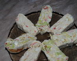 Лаваш с крабовыми палочками и плавленым сыром