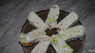 Лаваш с крабовыми палочками и плавленым сыром