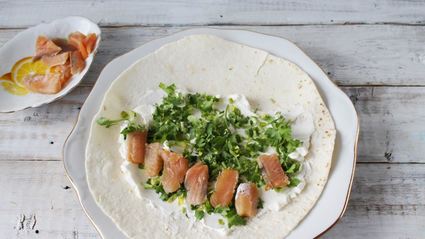 лаваш с красной рыбой и творожным сыром