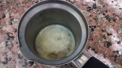 лаваш с тунцом и шпинатом, запеченный в глиняной тарелке