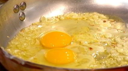 лаваш с яйцом, селедкой и зеленью