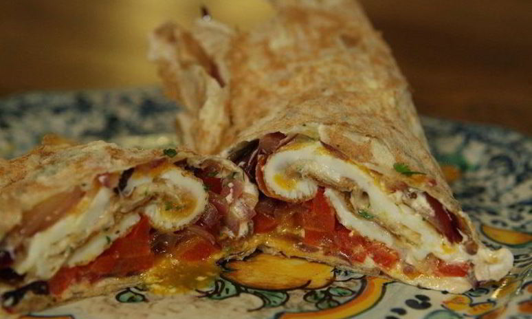 Рецепт лаваша с жареными яйцами, сладким перцем и луком