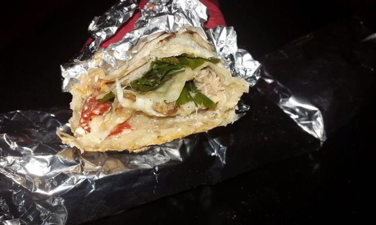 Рецепт лаваша, запеченного с тунцом, помидорами и сыром