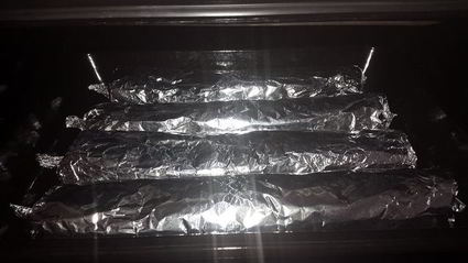 лаваш, запеченный с тунцом, помидорами и сыром