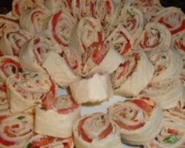 Рулетики из лаваша с семгой и ветчиной