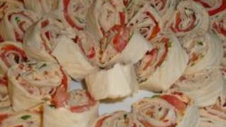 Рулетики из лаваша с семгой и ветчиной