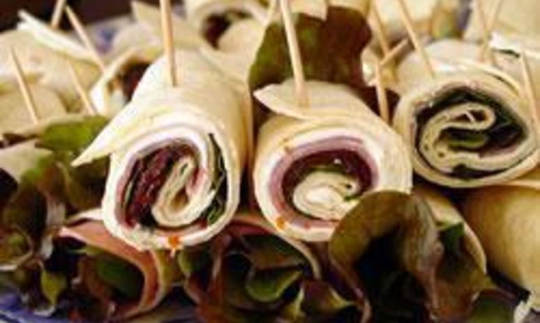 Рецепт рулетиков из лаваша с ветчиной и вялеными помидорами