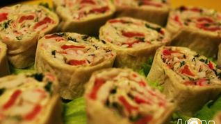 Рулеты из лаваша с крабовым мясом и красной рыбой