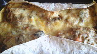 Рыбное филе на овощной подушке в лаваше