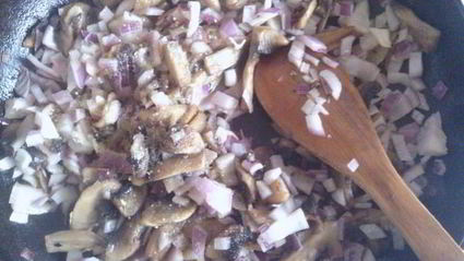 рыбное филе на овощной подушке в лаваше