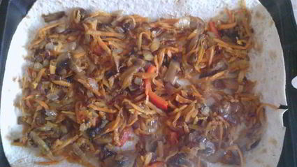 рыбное филе на овощной подушке в лаваше