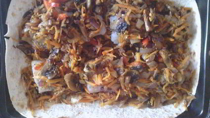 рыбное филе на овощной подушке в лаваше