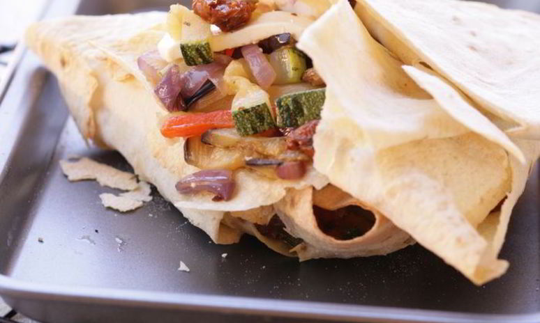 Рецепт треугольников из лаваша с овощами и сыром фета