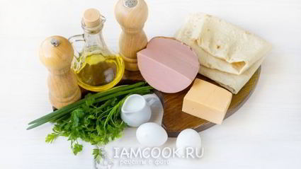 жареный лаваш с колбасой и сыром