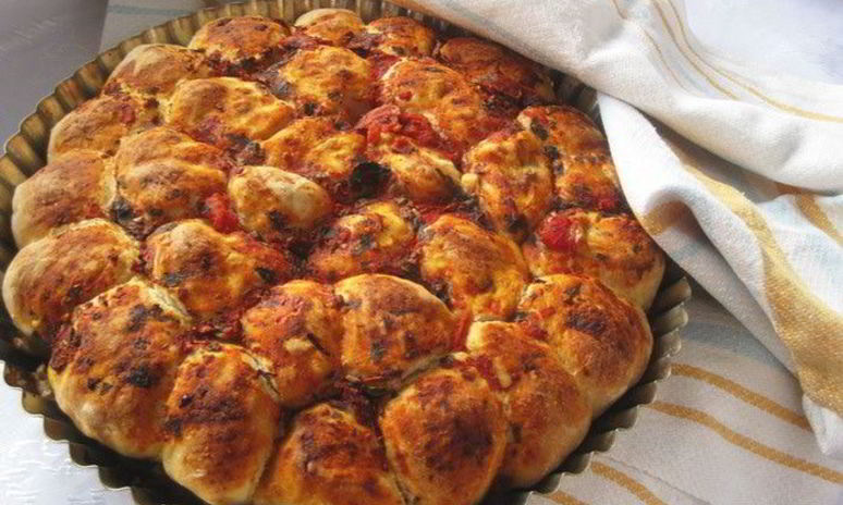 Рецепт фокаччи из шариков с сыром и оливками