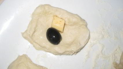 фокачча из шариков с сыром и оливками