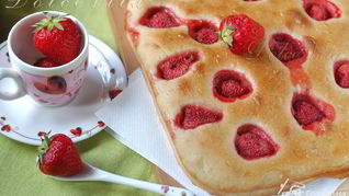 Фокачча с клубникой