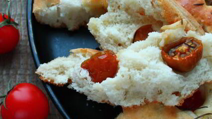 фокачча с помидорами