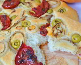 Фокачча с вялеными помидорами