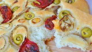 Фокачча с вялеными помидорами