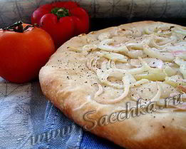 Фокачча с жареным луком и сыром