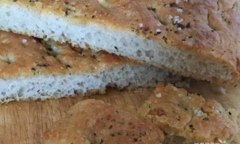 Рецепт фокаччи тонкой с чесноком