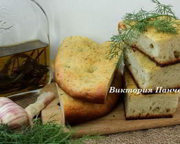 Картофельная фокачча с печеным чесноком и укропом