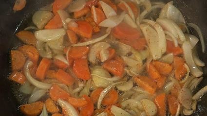 лепешка со свиным паштетом и сладкими овощами