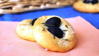 Лепешки с чесноком и розмарином