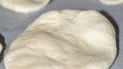 лепешки с чесноком и розмарином