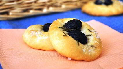 лепешки с чесноком и розмарином