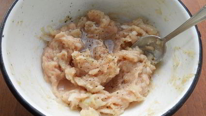 лепешки с куриным фаршем и брынзой