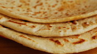 Лепешки с начинкой на сковороде