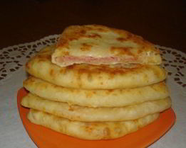 Лепешки с сыром и колбасой