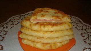 Лепешки с сыром и колбасой