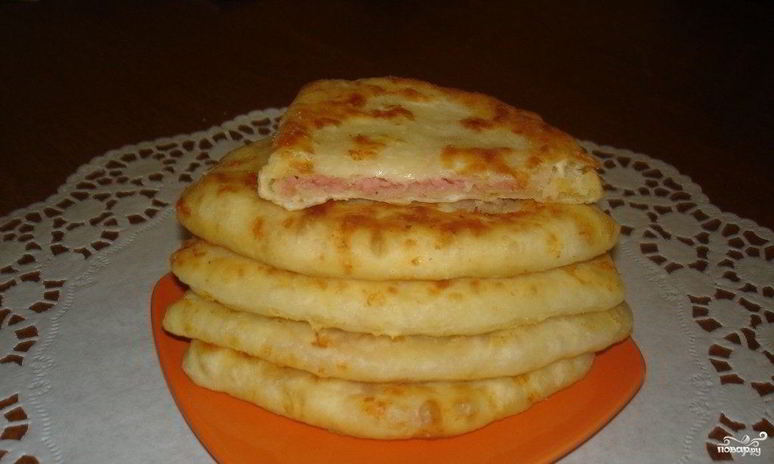 Рецепт лепешек с сыром и колбасой