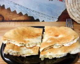 Лепешки с сыром на сковороде