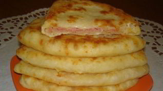 Лепешки с ветчиной и сыром