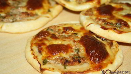 лепешки со свининой и сыром