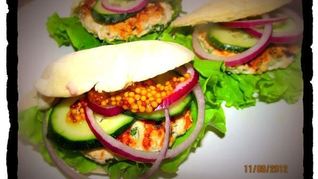 Пита с рубленой котлетой и французской горчицей