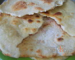 Пресная лепешка на кислом молоке