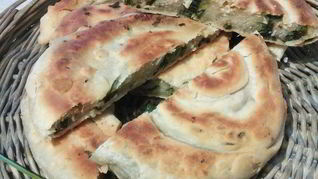 Слоеные лепешки на топленом масле с сезонной зеленью