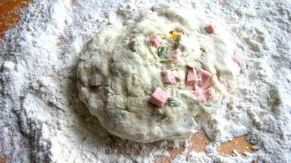 сырно-тыквенные лепешки с колбасой и зеленью